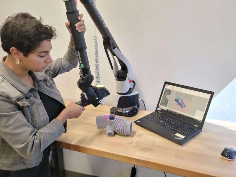 Engineer using the Hexagon Absolute Arm 85 3D Scanner at A3D Manufacturing